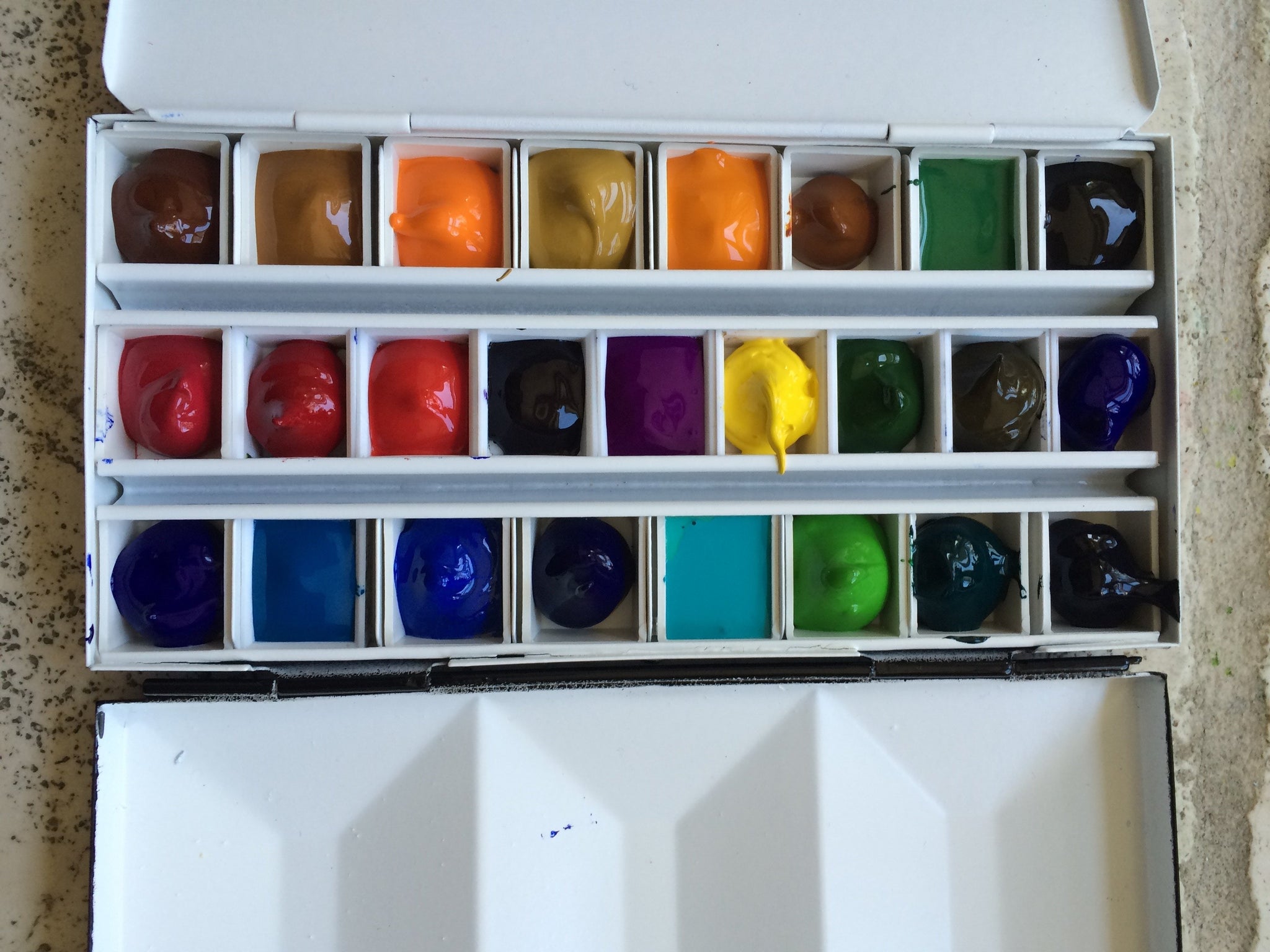 Divolo Metal Box Set - Extra-Fine Watercolors for Artists - 1/2 Pans - Assorted Colors 24 Piece Set